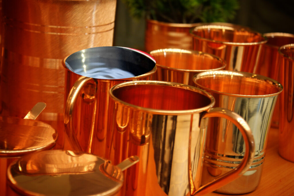 किस धातु के बर्तन में पानी पीना सेहत के लिए अच्छा होता है