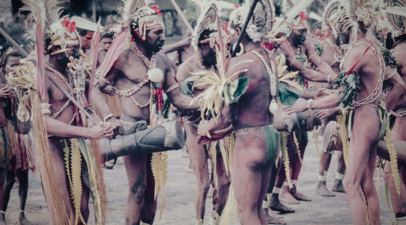 पारंपरिक लोगो का कल्चर दिखाता चित्र